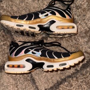 Nike Women's Black and Gold Air Max Sneakers
